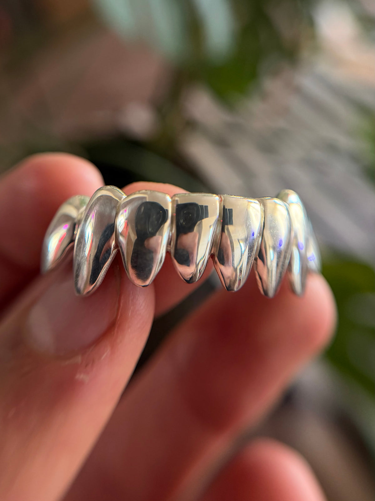 8 dents