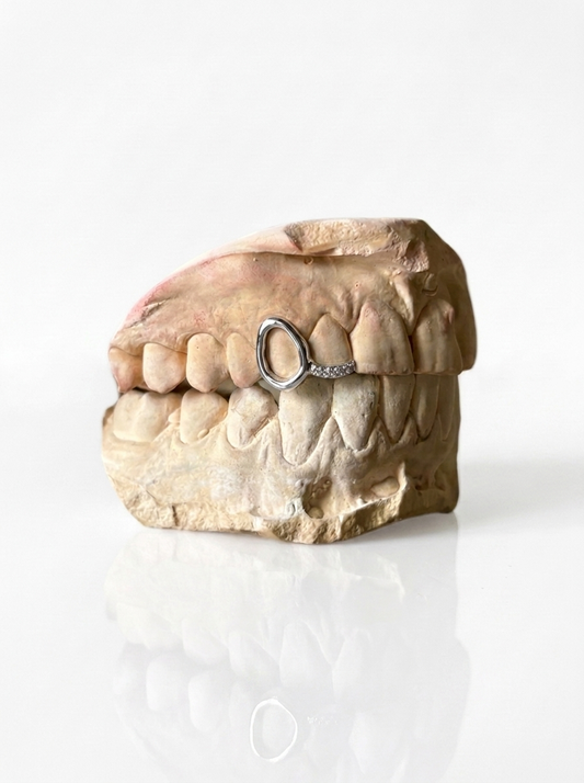 Outline + stone bar